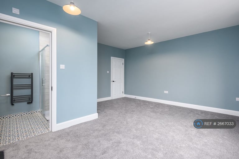 3 bedroom flat in High Street, Rochester, ME1 (3 bed) (#2667033)