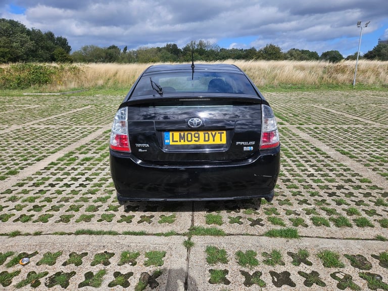 TOYOTA HYBIRD LONG MOT MECHANIALLY 100% FIT EXCELLENT FAMILY CAR 1850