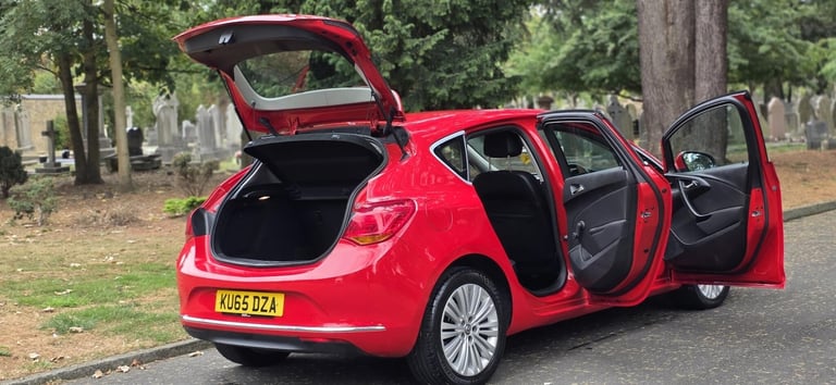 2015 Vauxhall Astra 1.6i Excite Euro 6 5dr HATCHBACK Petrol Manual