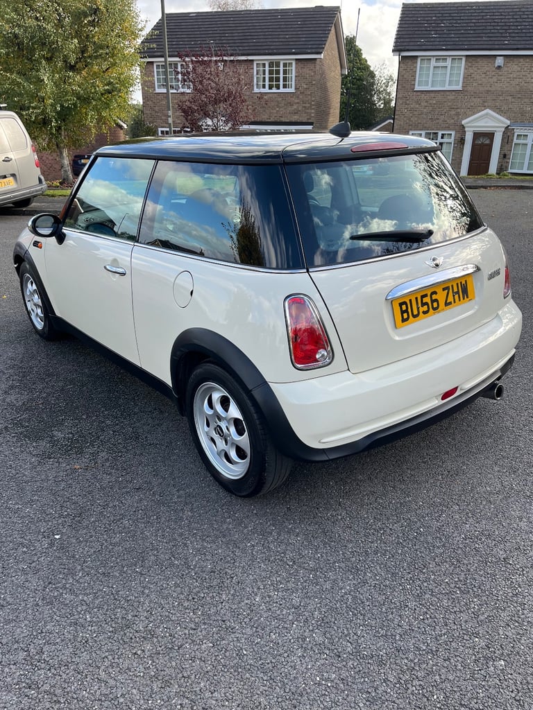 Mini Cooper 1.6 petrol 65000 miles full service history V.G.C £1650.