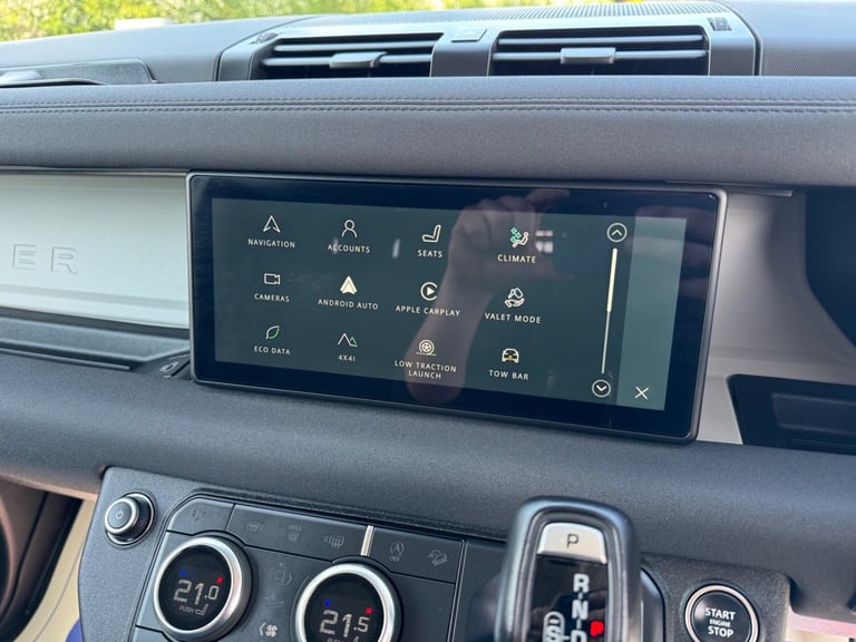 2023 Land Rover Defender 90 3.0 D250 MHEV Hard Top Fuji White - 14,825 Miles 