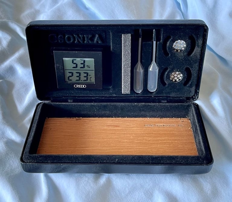 image for Travel Humidor Cigar Case + Electronic Thermo Hygrometer *Postage Available*