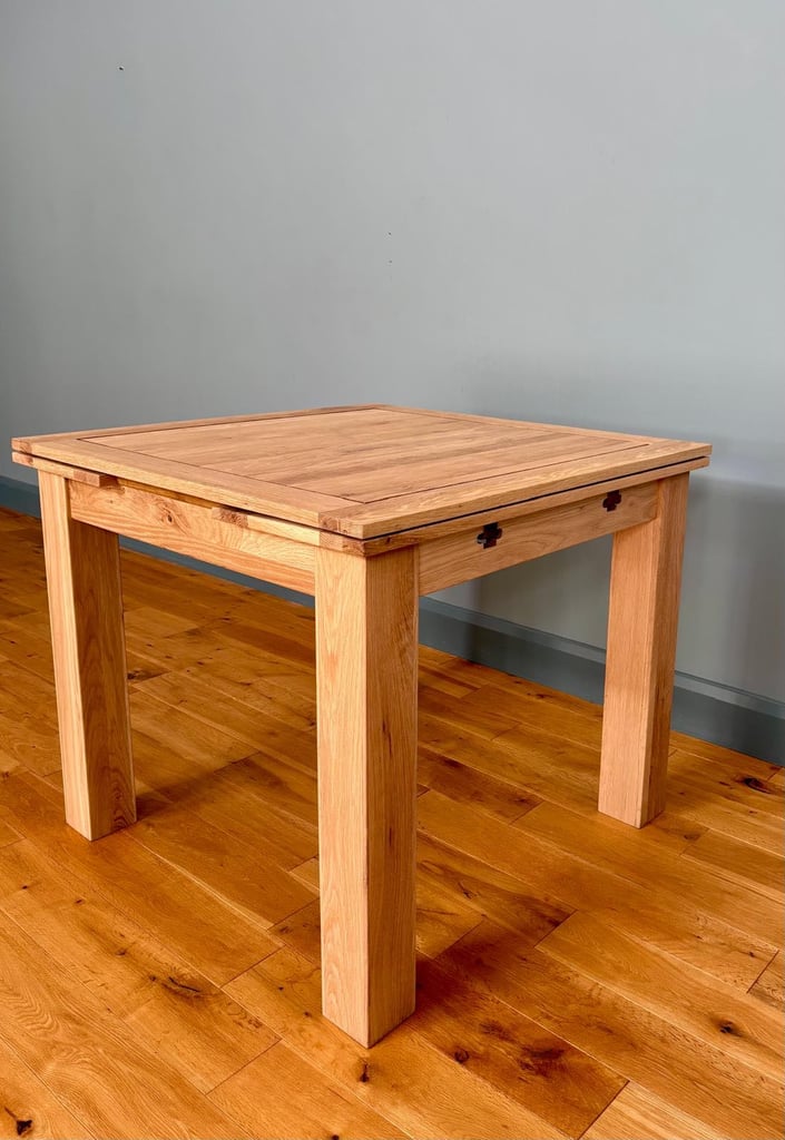 Solid Oak Extendable Dining Table