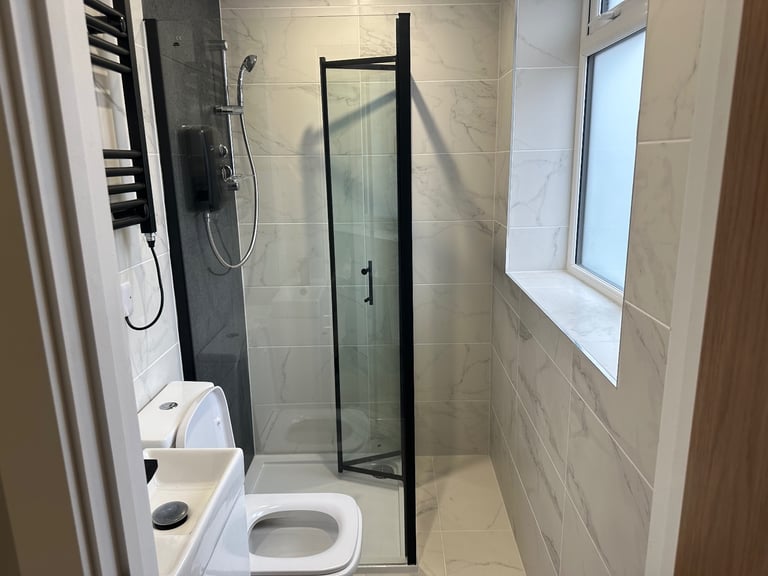 A one bedroom Studio is available to rent in Greenford UB6