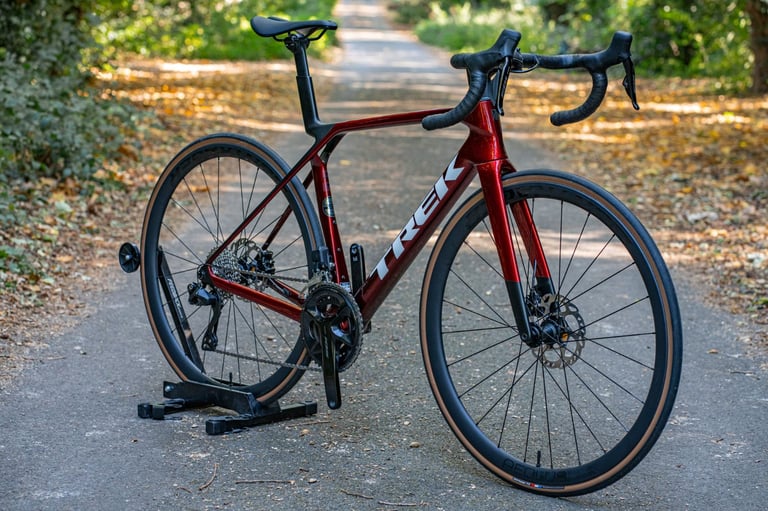 image for Trek Madone SL6 Gen 8, 105 DI2, Disc Carbon Road Bike ML Size Carbon Wheels
