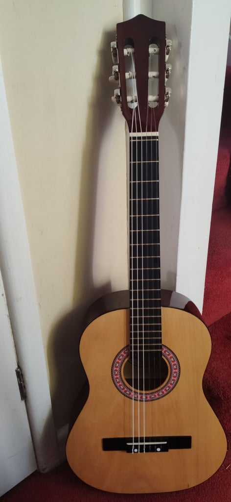 Lauren 1/2  size classical guitar for ages 5 to 8 year old with soft case