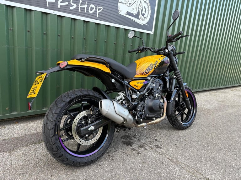 Royal Enfield GUERRILLA 450 Yellow and Black 2024 500 miles One Owner 