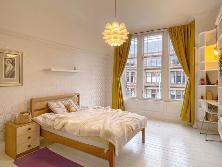 Room in 3-bedroom Superb flat in the West End of Glasgow (G12)