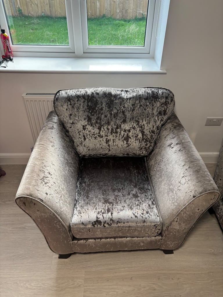 STUNNING GREY VELVET DFS SOFA SET, CAN DELIVER