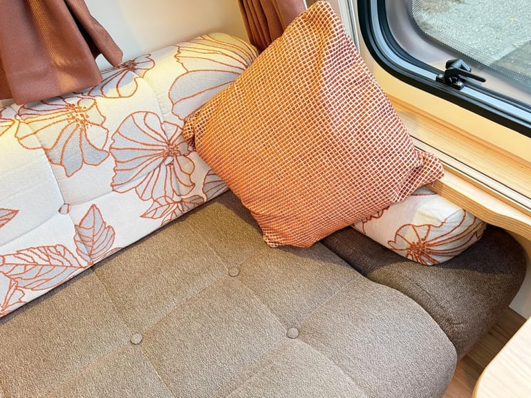 BAILEY PURSUIT 400-2 LIGHT WEIGHT CARAVAN WITH AUTO MOVER ..............NOW SOLD