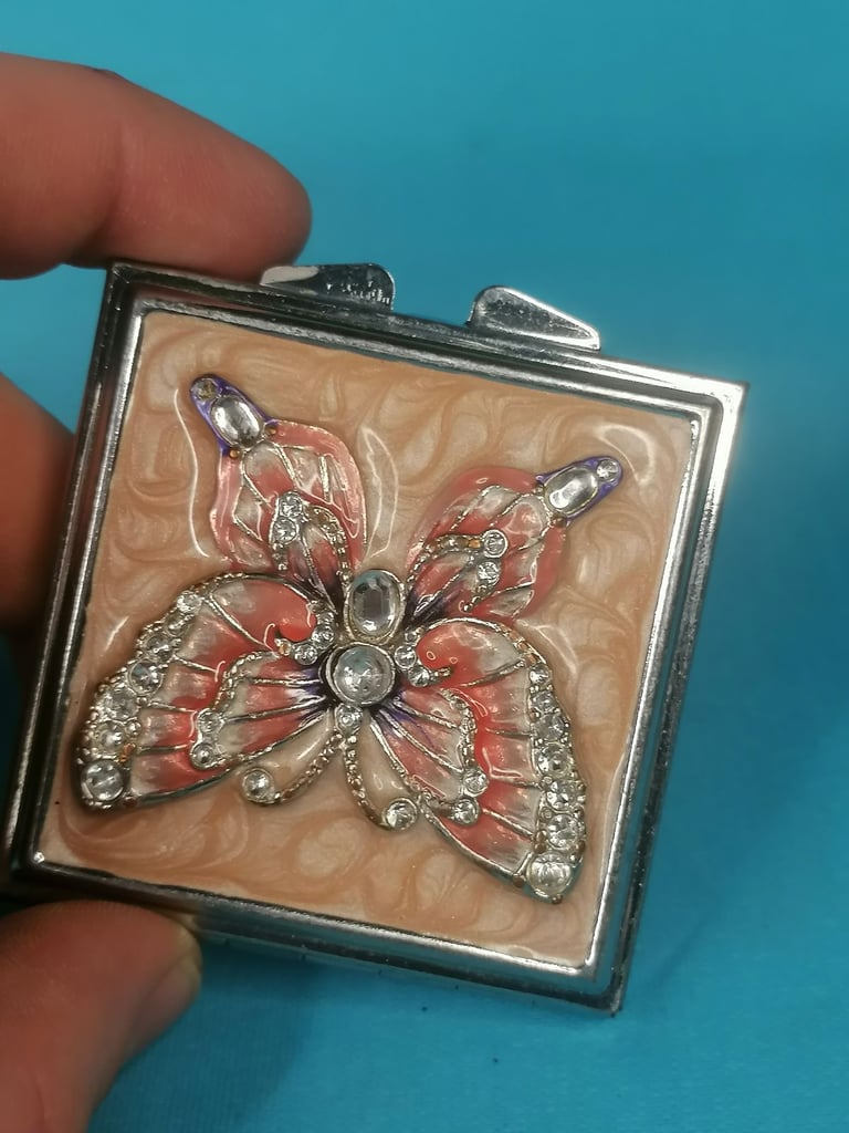 Butterfly Compact Mirror, Pocket Mirror.. As seen.