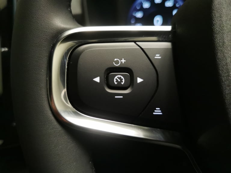 2022 Volvo XC40 1.5h T4 Recharge 10.7kWh Plus SUV 5dr Petrol Plug-in Hybrid Auto Euro 6 (s/ Suv P...