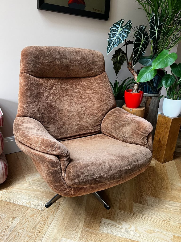 Stylish Mid Century Swivel Lounge Arm Chair 