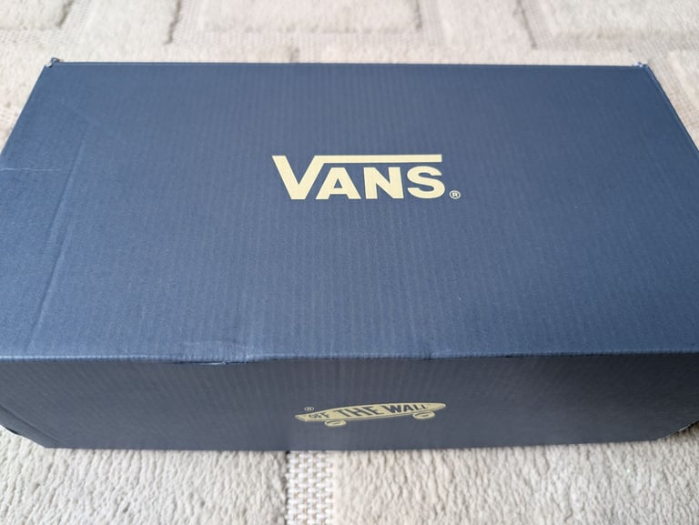 Brand new never worn VANS EFRON buckle shoes 7.5UK