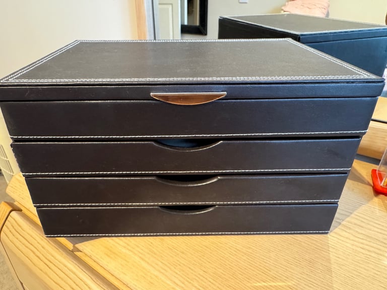 Jewellery box - large