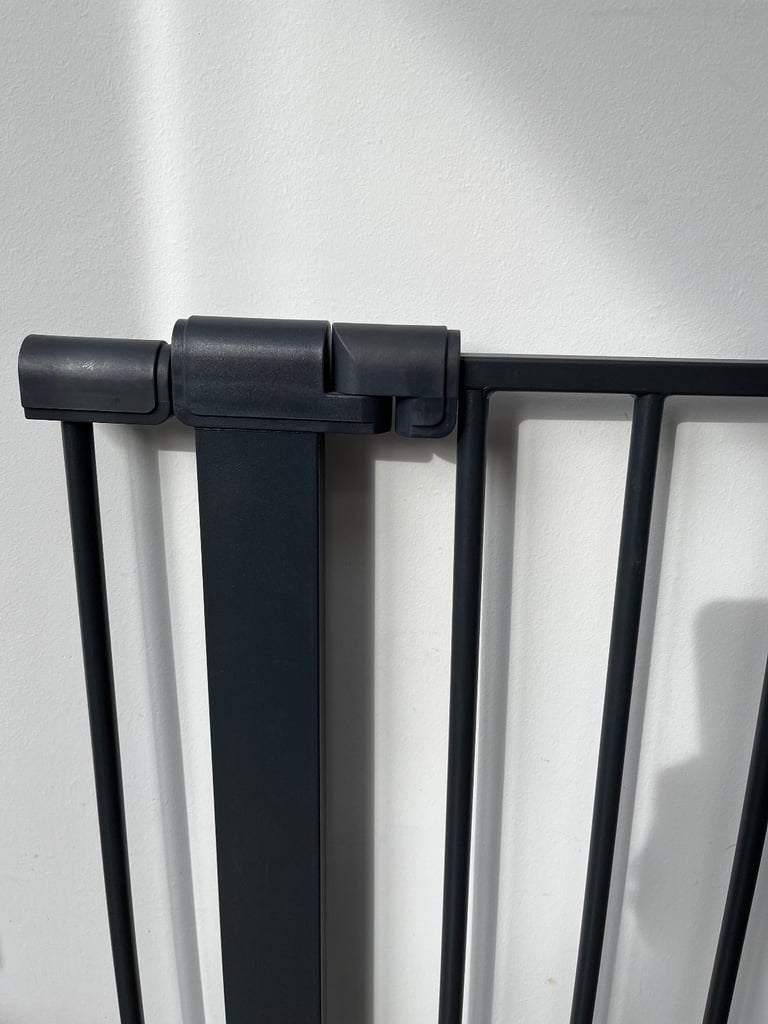 Cuggl pressure fit safety gate - grey