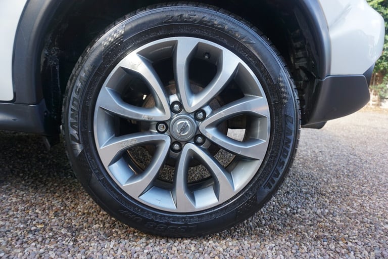 2017 Nissan Juke 1.2 DiG-T Tekna 5dr HATCHBACK Petrol Manual - Image 13