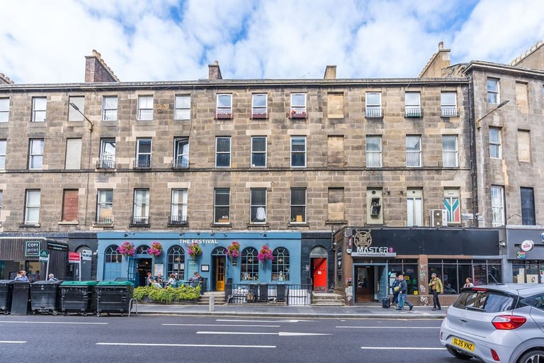 Spacious, 5 bedroom, HMO pending flat just off Lothian Road – available immediately
