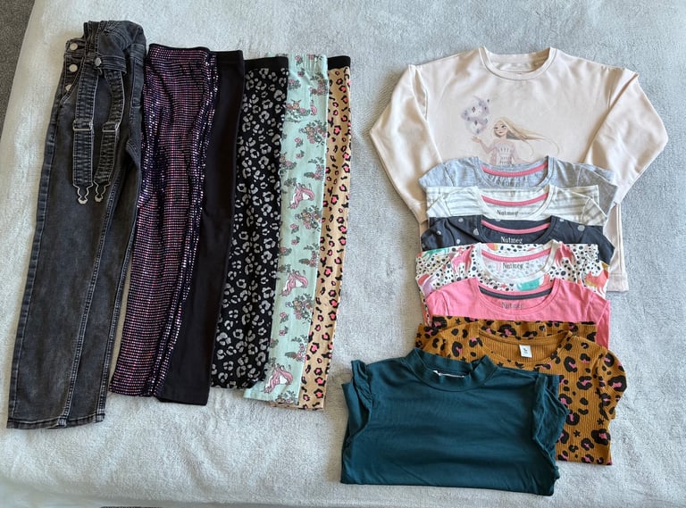 Big bundle of clothes 8-9 years 52 items 