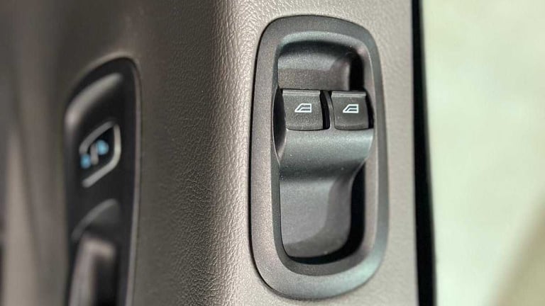  Ford Transit 2.0 EcoBlue Hybrid 130ps H2 Trend Van Medium Roof Van Diesel Manual