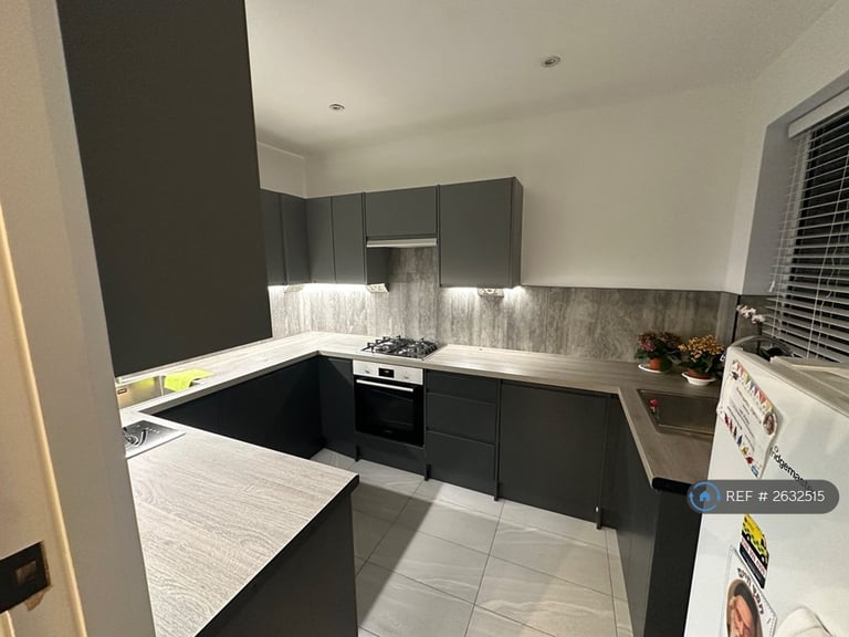 3 bedroom flat in Gainsborough Gardens, London, NW11 (3 bed) (#2632515)