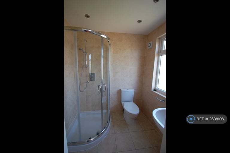 2 bedroom flat in Park Road, London, NW4 (2 bed) (#2638108)