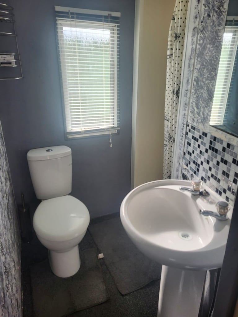 Residential Caravan  South Ockendon Area  Close to Train Station, Bus Stop & Shops 
