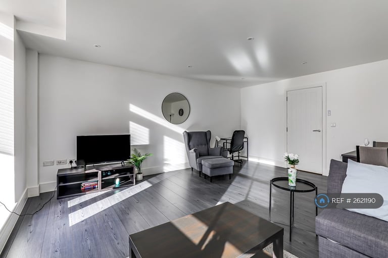 2 bedroom flat in St. James House, Canterbury, CT1 (2 bed) (#2621190)
