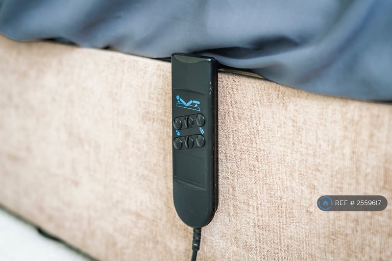 4 bedroom house in Waveney Rise, Oadby, Leicester, LE2 (4 bed) (#2559617)