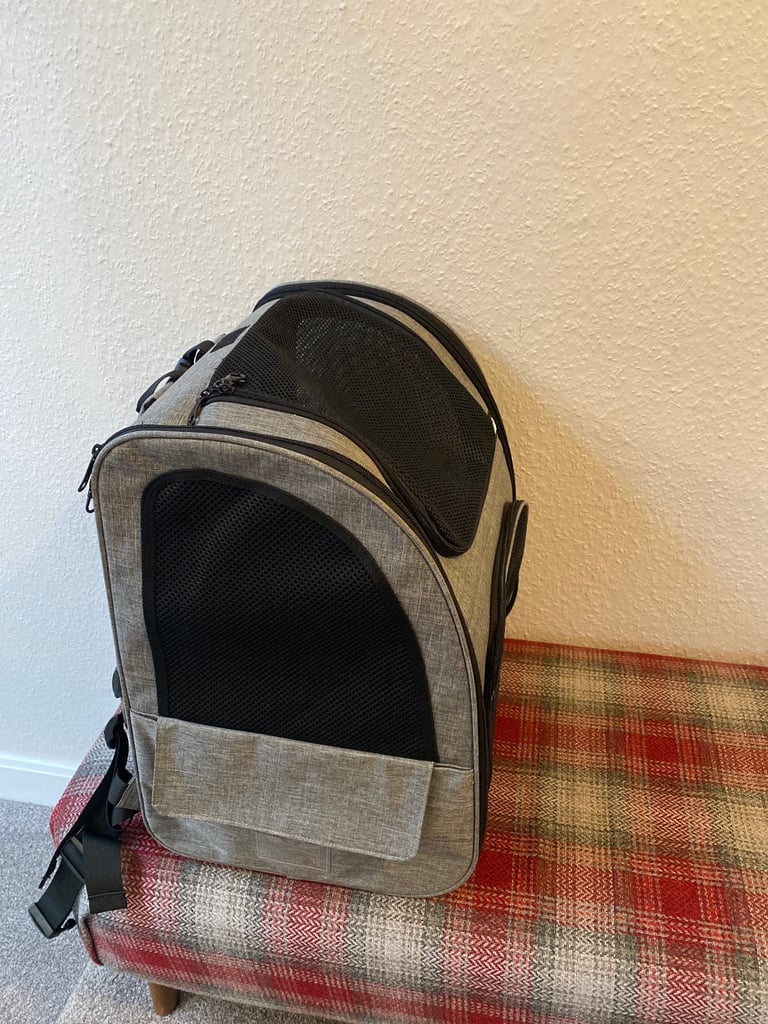 Breathable Pet carrier rucksack / backpack  dog / cat