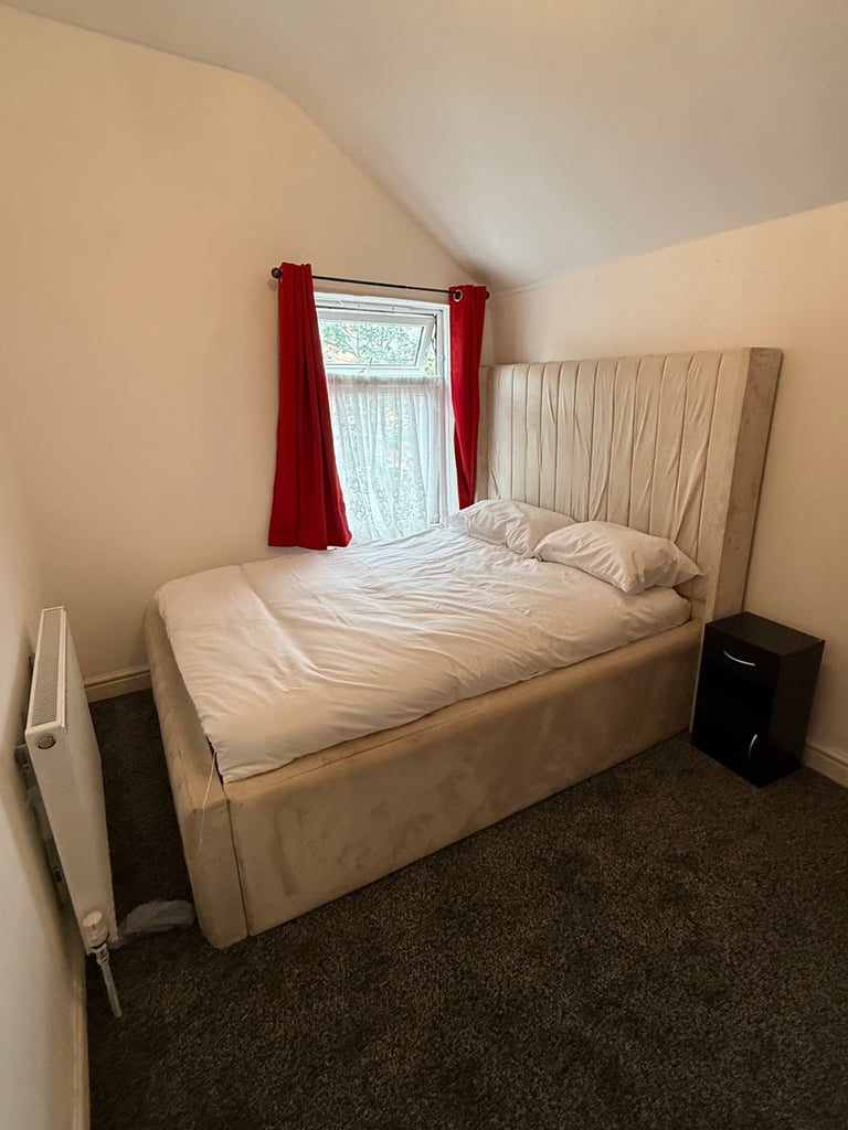 HMO Rooms to let available DSS and benefit tenants accepted. Room in shared house In Birmingham