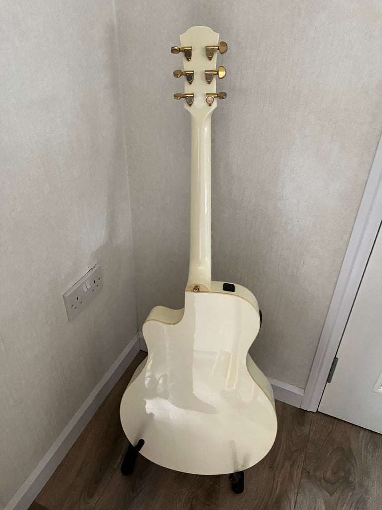 Yamaha APX100 acoustic guitar