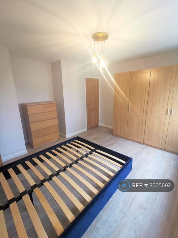 2 bedroom flat in Haig Court, Chelmsford, CM2 (2 bed) (#2665692)