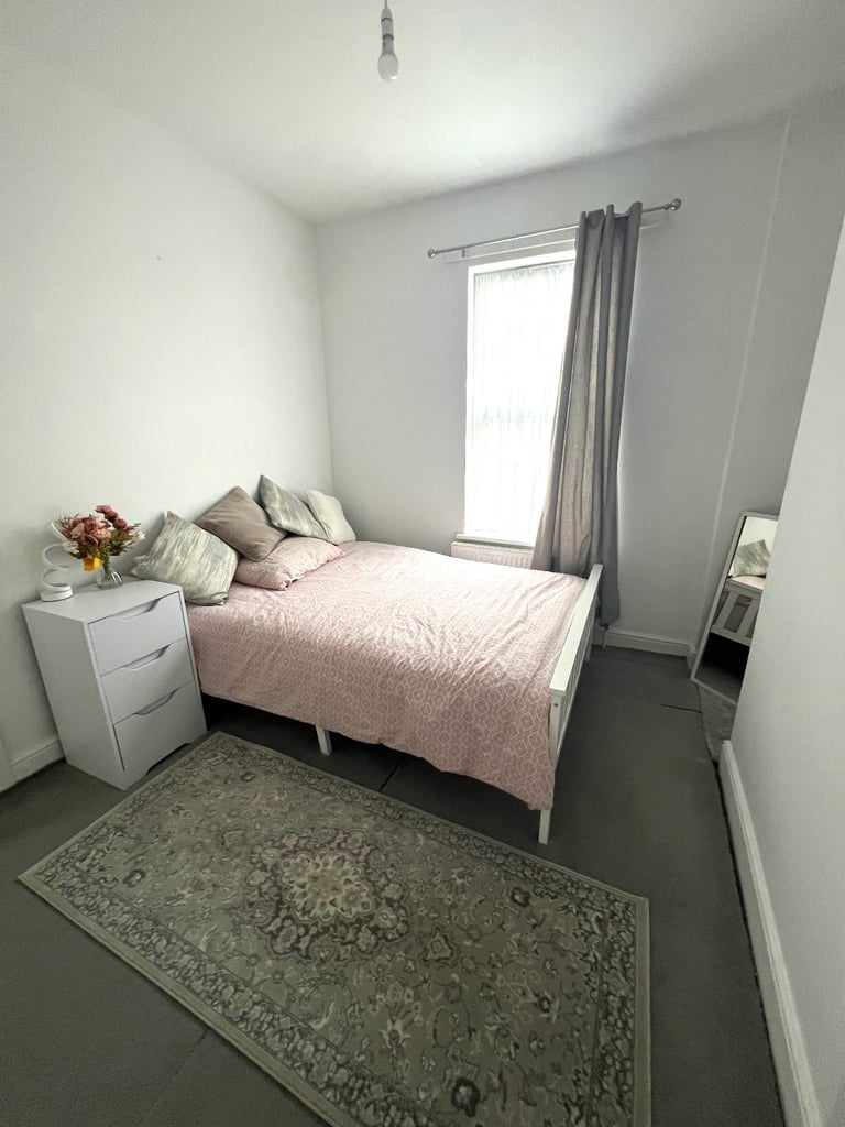 Double room - prefer female
