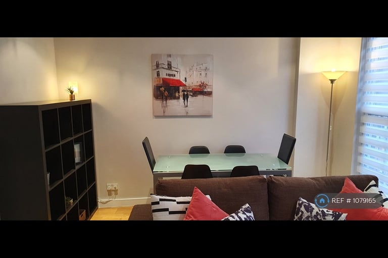 2 bedroom flat in Essex Road, London, N1 (2 bed) (#1079165)