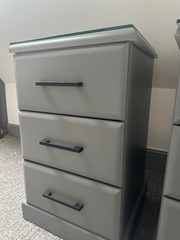 Pair of bed side tables with drawers 