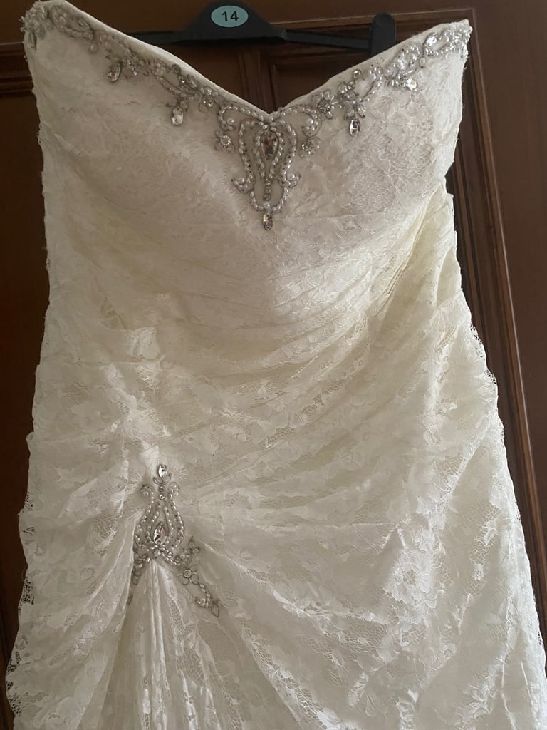 Ivory wedding dress label size 18 - fit bride a size  14