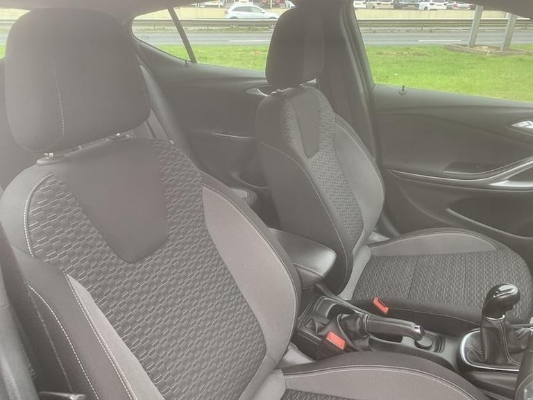 2020 Vauxhall Astra SRI 1.2T - New MOT - Only 41000 miles