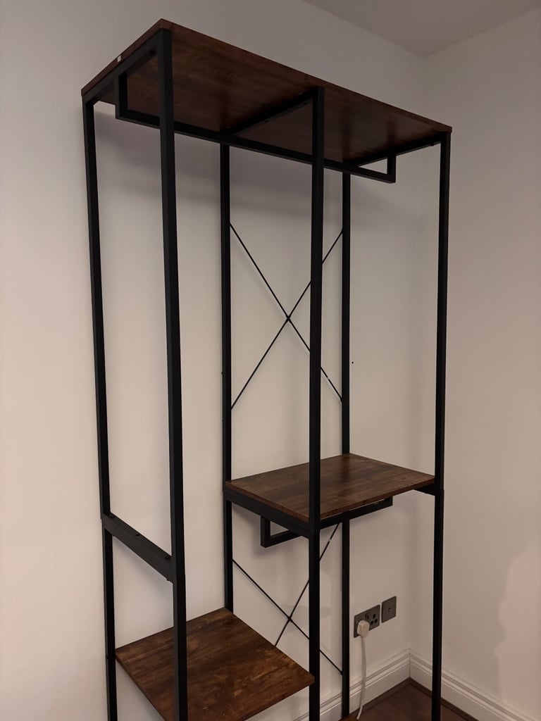 Clothes rail / open wardrobe