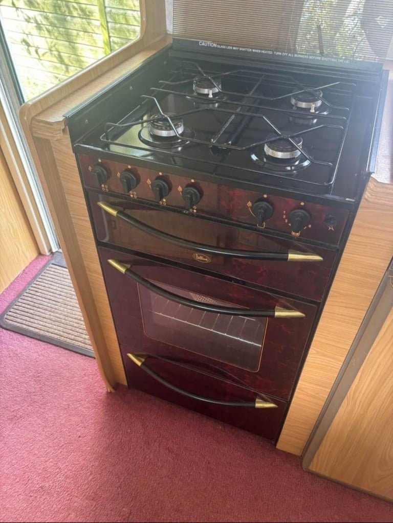 Bailey pageant champagne