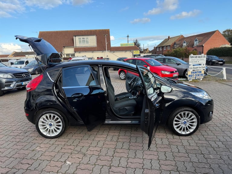2011 Ford Fiesta 1.4 Titanium 5dr HATCHBACK Petrol Automatic