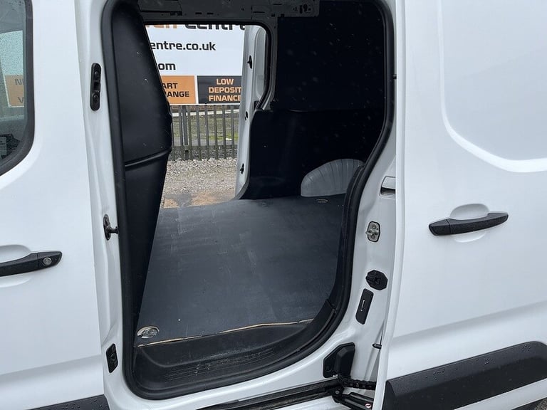 2022 Vauxhall Combo Turbo D 2300 Dynamic Panel Van Diesel Manual