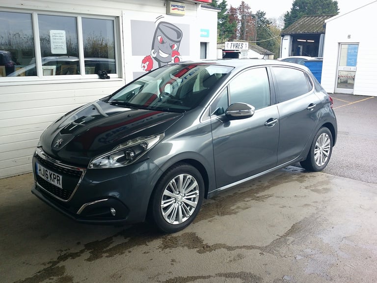 2016 Peugeot 208 1.2 PureTech 82 Allure 5dr HATCHBACK Petrol Manual