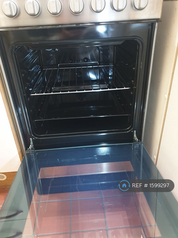 1 bedroom flat in Levenshulme, Manchester, M19 (1 bed) (#1599297)
