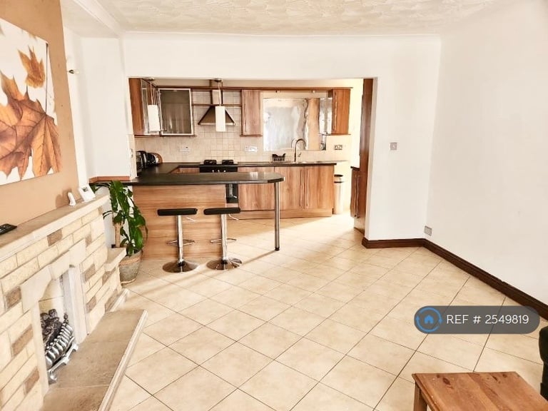 4 bedroom house in Minehead Road, Bristol, BS4 (4 bed) (#2549819)