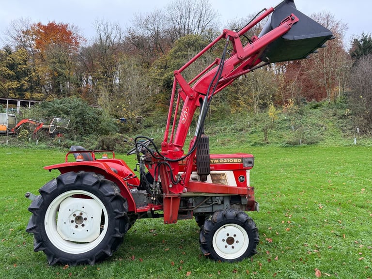YANMAR YM2210BD 4WD TRACTOR WITH FRONT LOADER/ BUCKET ** WATCH VIDEO *** 22HP ** 1032 Hours