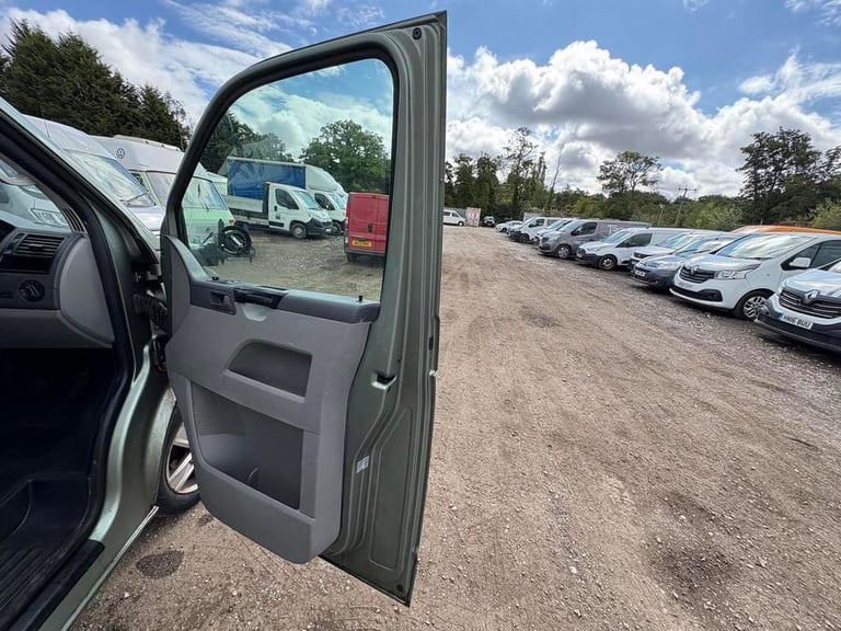 2009 Volkswagen Transporter Shuttle 2.5TDI PD 174PS SE Minibus MPV DIESEL Manual