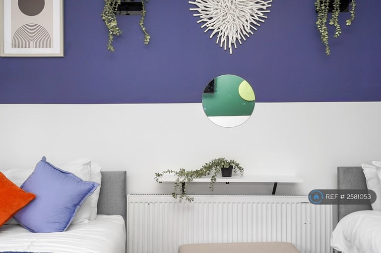 Studio flat in Roman Road, London, E3 (#2581053)