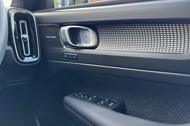 2022 Volvo XC40 2.0 B4 MHEV Ultimate SUV 5dr Petrol Hybrid DCT Auto Euro 6 (s/s) (197 ps) ESTATE ...