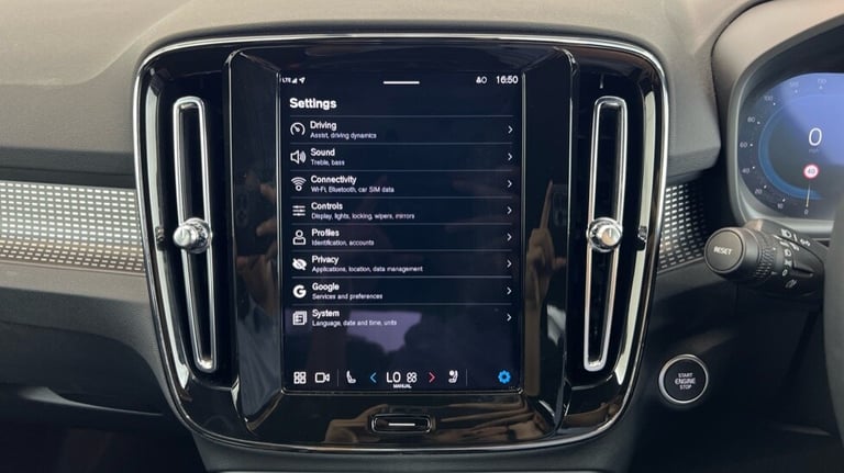 2025 Volvo XC40 Black Edition Plus, B3 Mild hybrid, Petrol (Rear Camera, BLIS) Estate Petrol Auto...